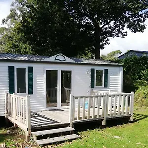 https://hebergements-les-pieds-dans-leau.inbrittany.com
